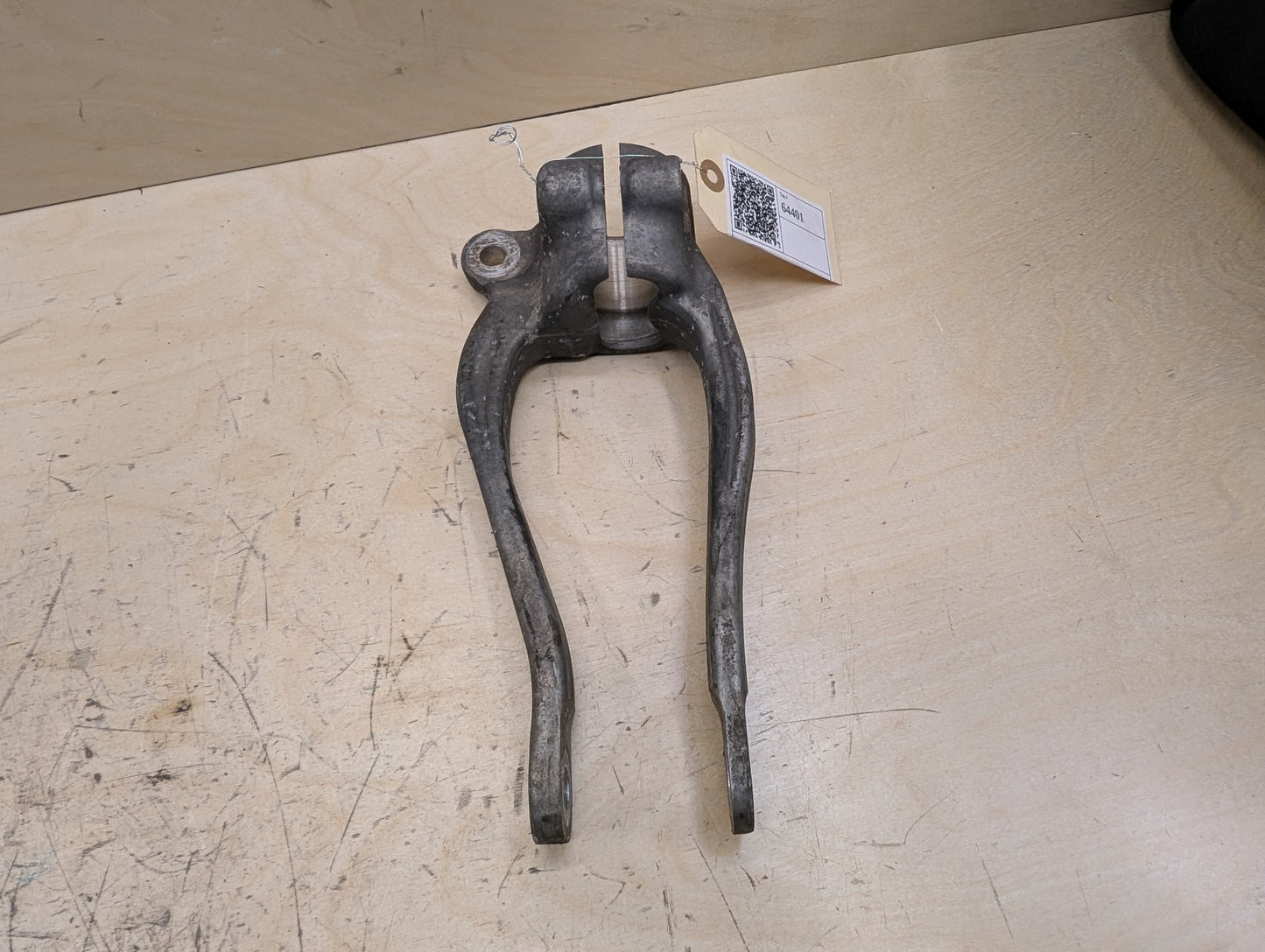 2016-2022 BMW 750i G12 Front Left Driver Spring Strut Shock Absorber Bracket 6861199