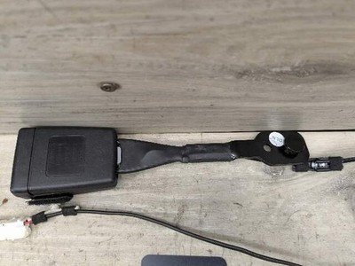 OEM BMW F90 G11 G12 G30 530 540 M550 750 M5 Front Left or Right Seatbelt Buckle