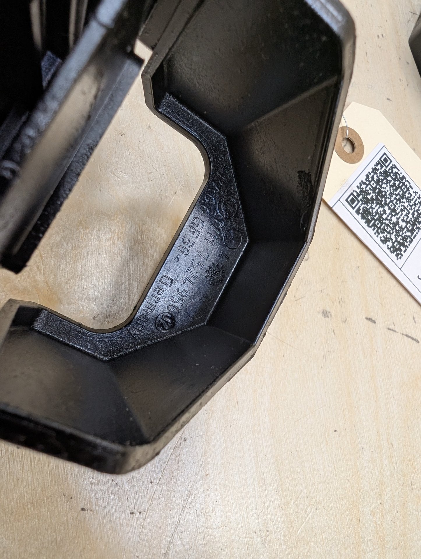 2007-2013 BMW E93 335i N54B30A Left Right Radiator Support Bracket Mount SET 7524956