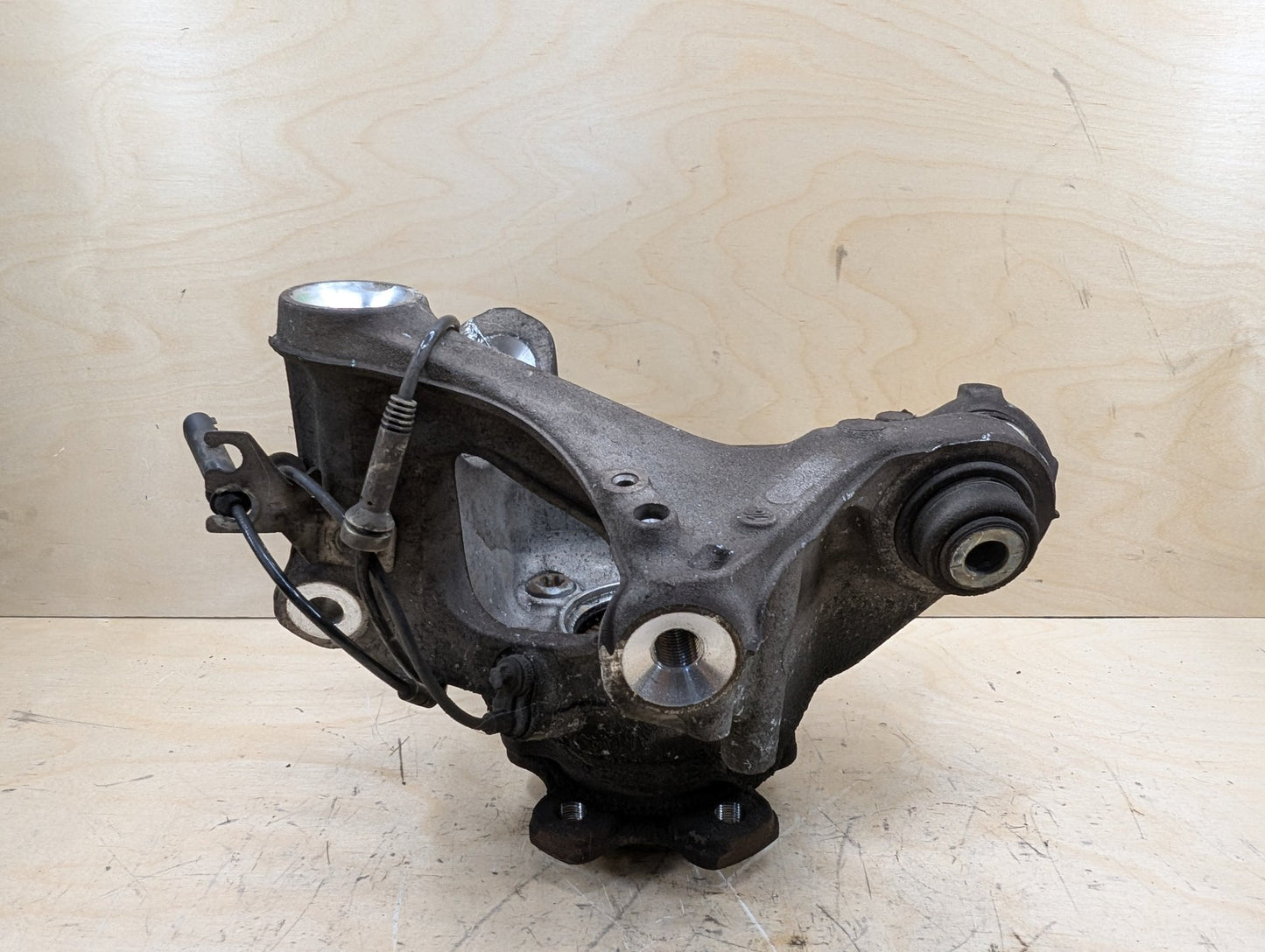 2016-2022 BMW 750i G12 Rear Left Driver Spindle Knuckle w/ Bearing 6865661