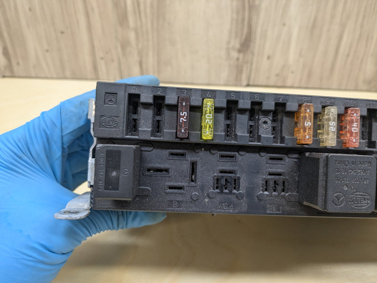 2009-2011 Mercedes-Benz SLK-Class R171 Rear Power Distribution Fuse Box OEM
