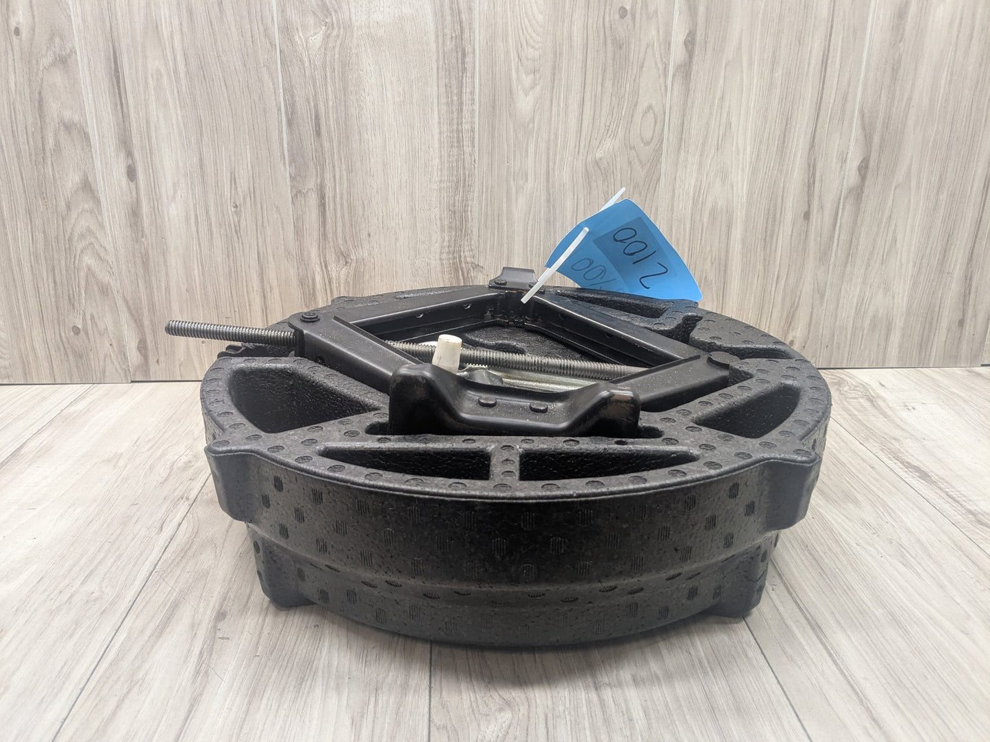 2015 - 2019 BMW X6 F86 Emergency Spare Wheel Rim Tire Tool Kit SET 6754372 S63B44T2
