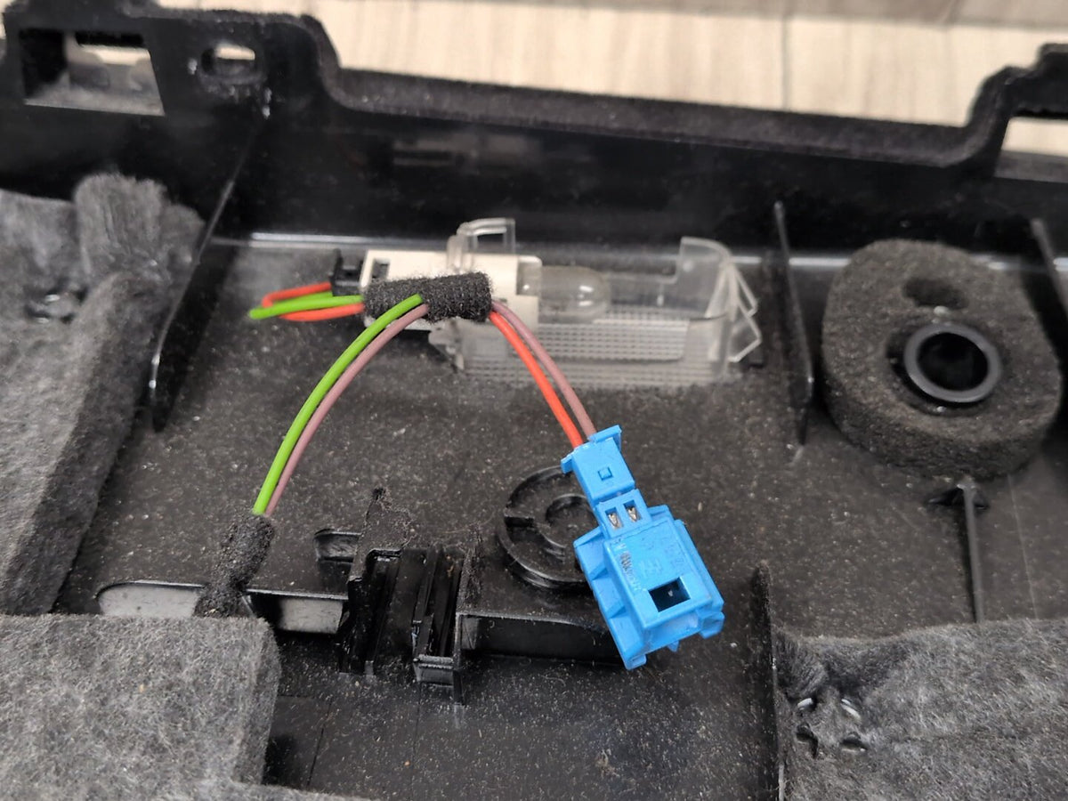 2009-2012 Mercedes-Benz E550 W212 Dashboard Dash Board Panel Glove Box Assemly A2126800091 OEM