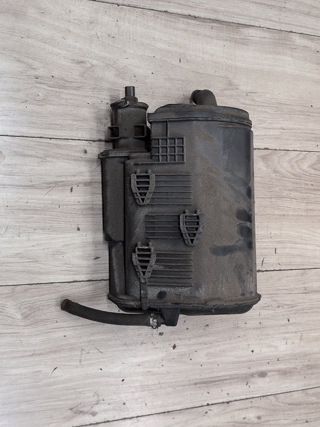 2009-2012 Mercedes-Benz E550 W212 Fuel Vapor Charcoal Canister A2124700359 OEM
