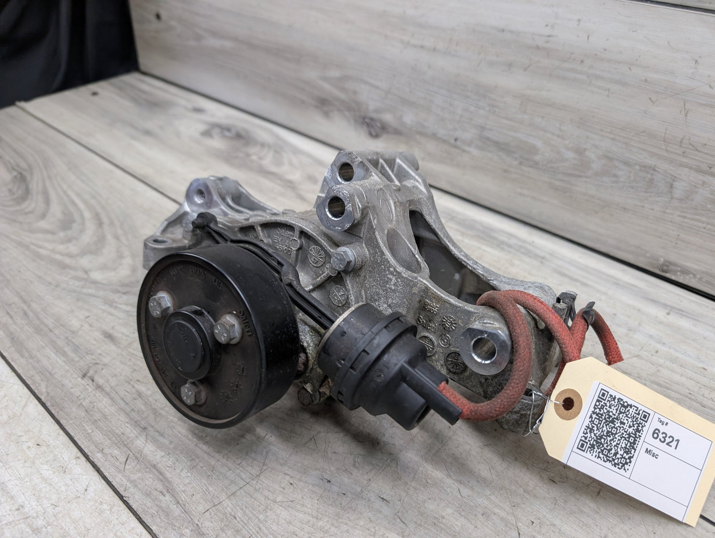 OEM BMW F22 F23 F30 G01 G02 230 330 X3 Engine B46 B48 Coolant Pump With Support