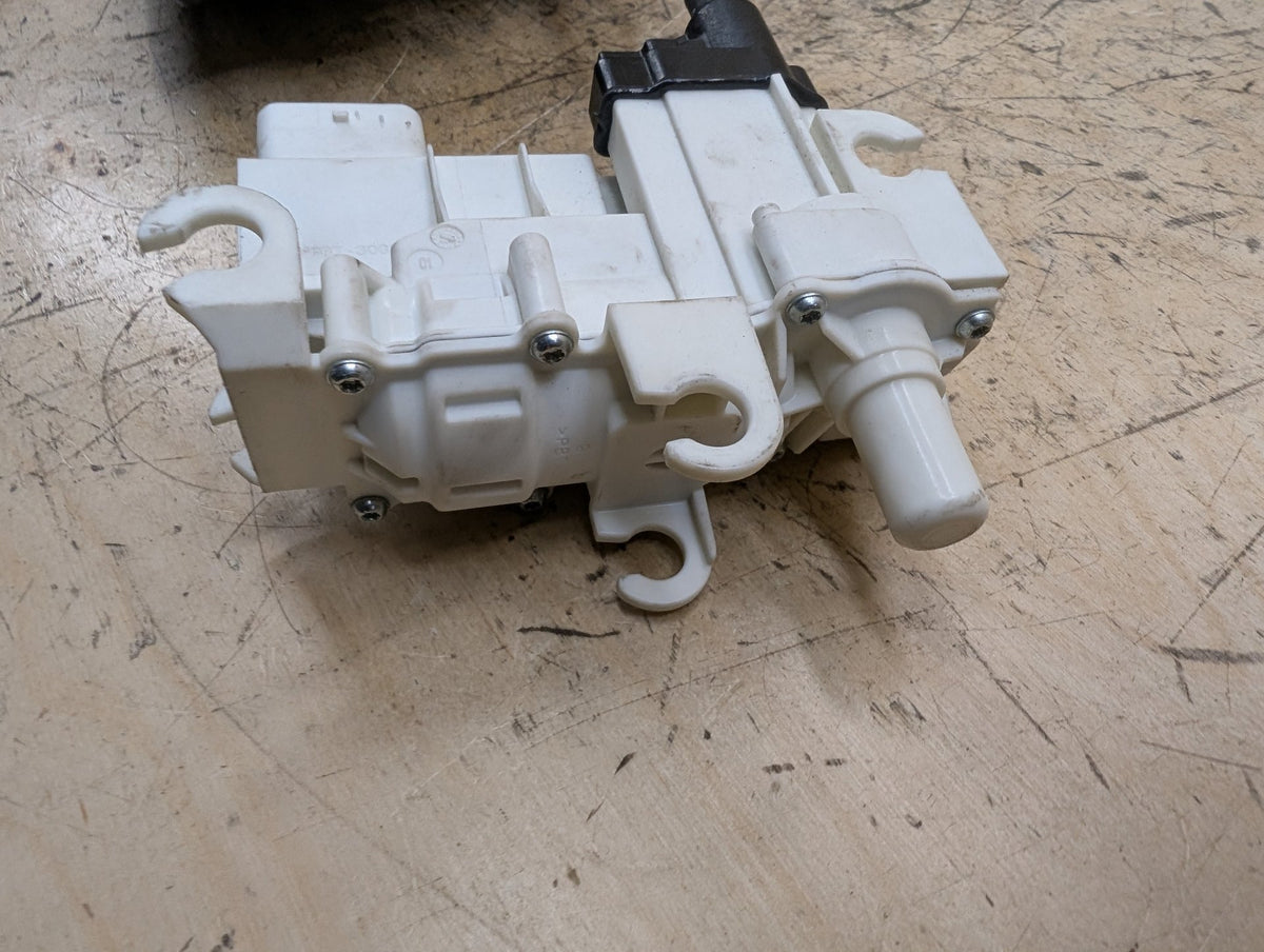 2016-2019 BMW 740i G12 Front Right Passenger Door Latch Lock Actuator w/ Soft Close 2581894 OEM