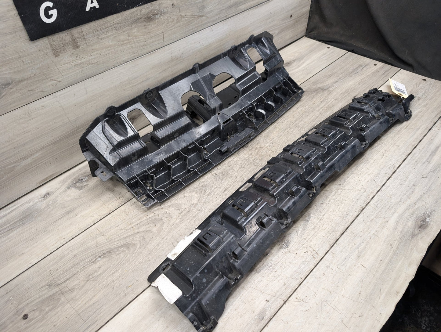 2019-2026 BMW X5 G05 Rear Center Middle Bumper Guide Support Brackets SET 7420650