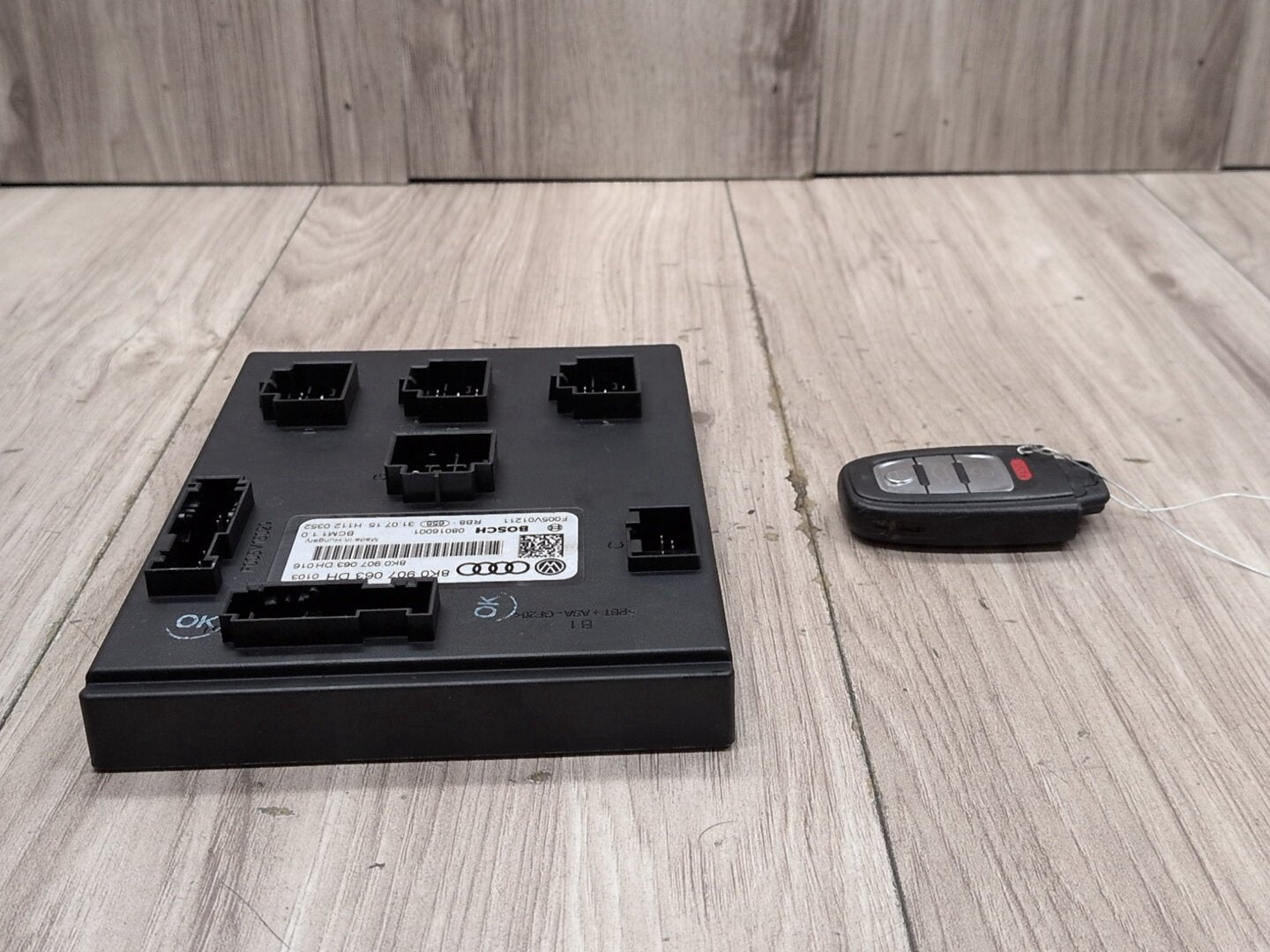 2013 - 2017 Audi S5 8T Bdc Body Domain Fem Control Module w/ Key 8K0907063D CTUB