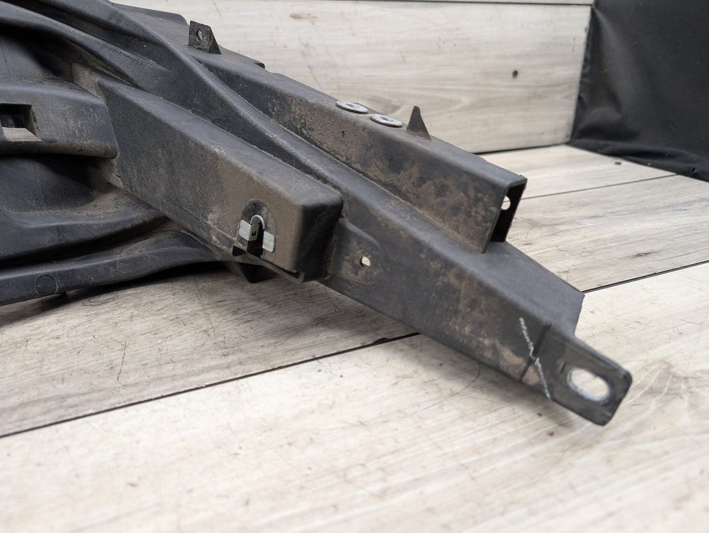 2007-2013 BMW X5 E70 Left Front Bumper Under Headlamp Bracket 7157983