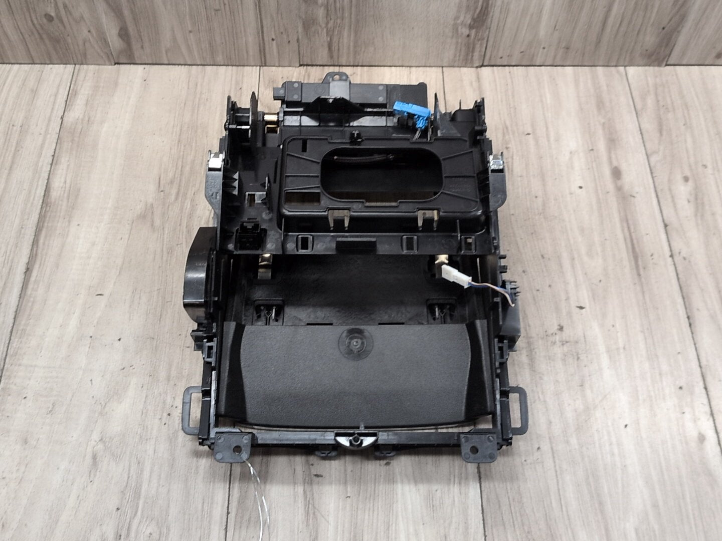 2019 - 2026 BMW X5 G05 Storage Cup Holder Compartment Assembly 6810501 N63B44M3