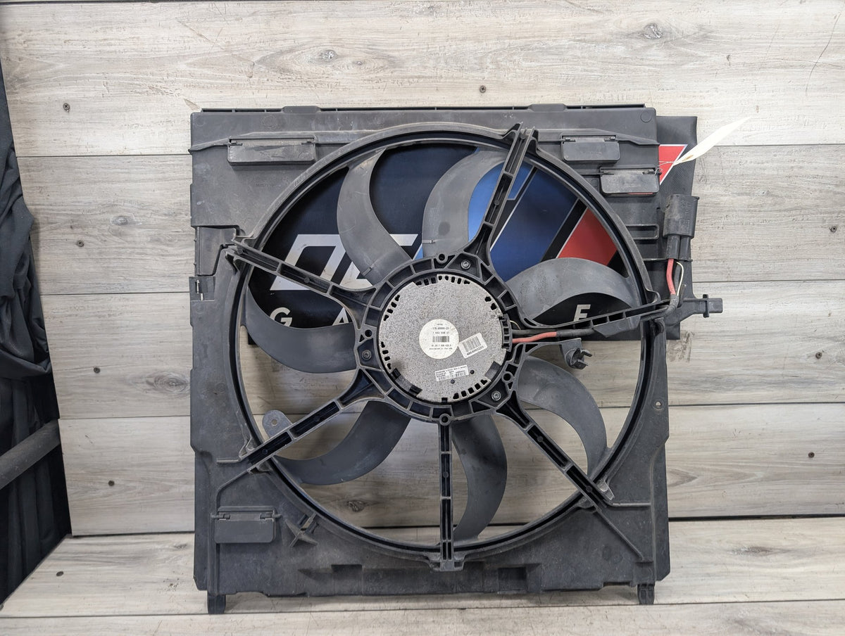 2007-2013 BMW X5 E70 Radiator Fan Shroud Housing w/ Motor 7533558