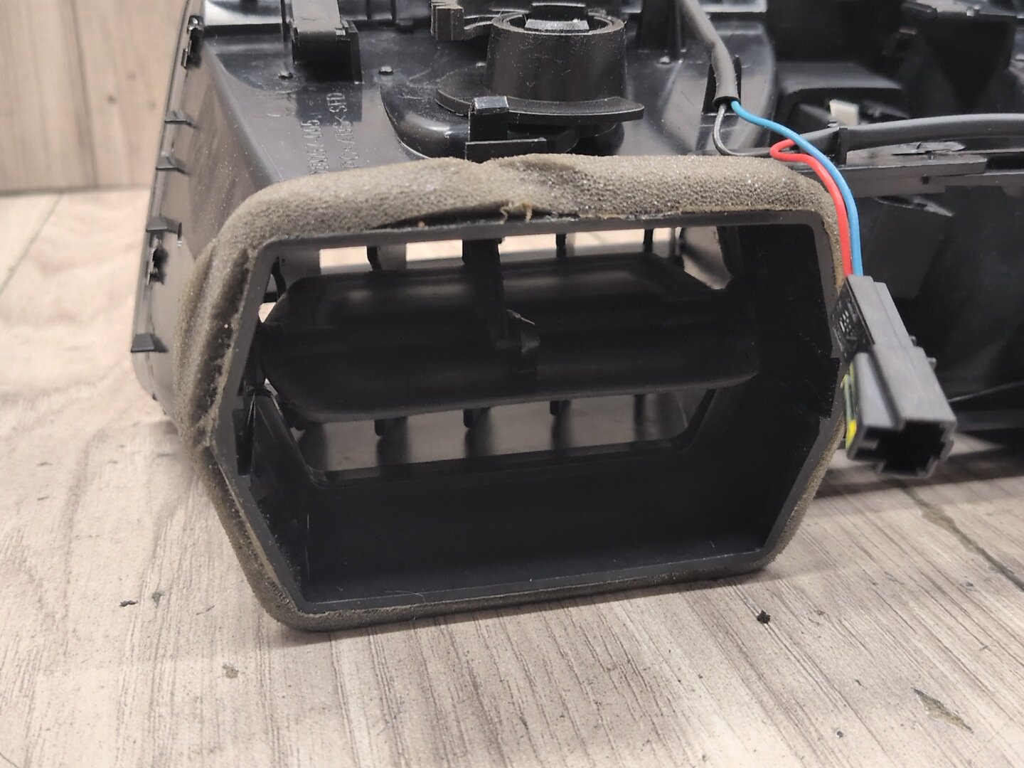 2015-2018 Audi Q3 8U Dashboard Dash Board Middle Center Air Vent 8U1820951C