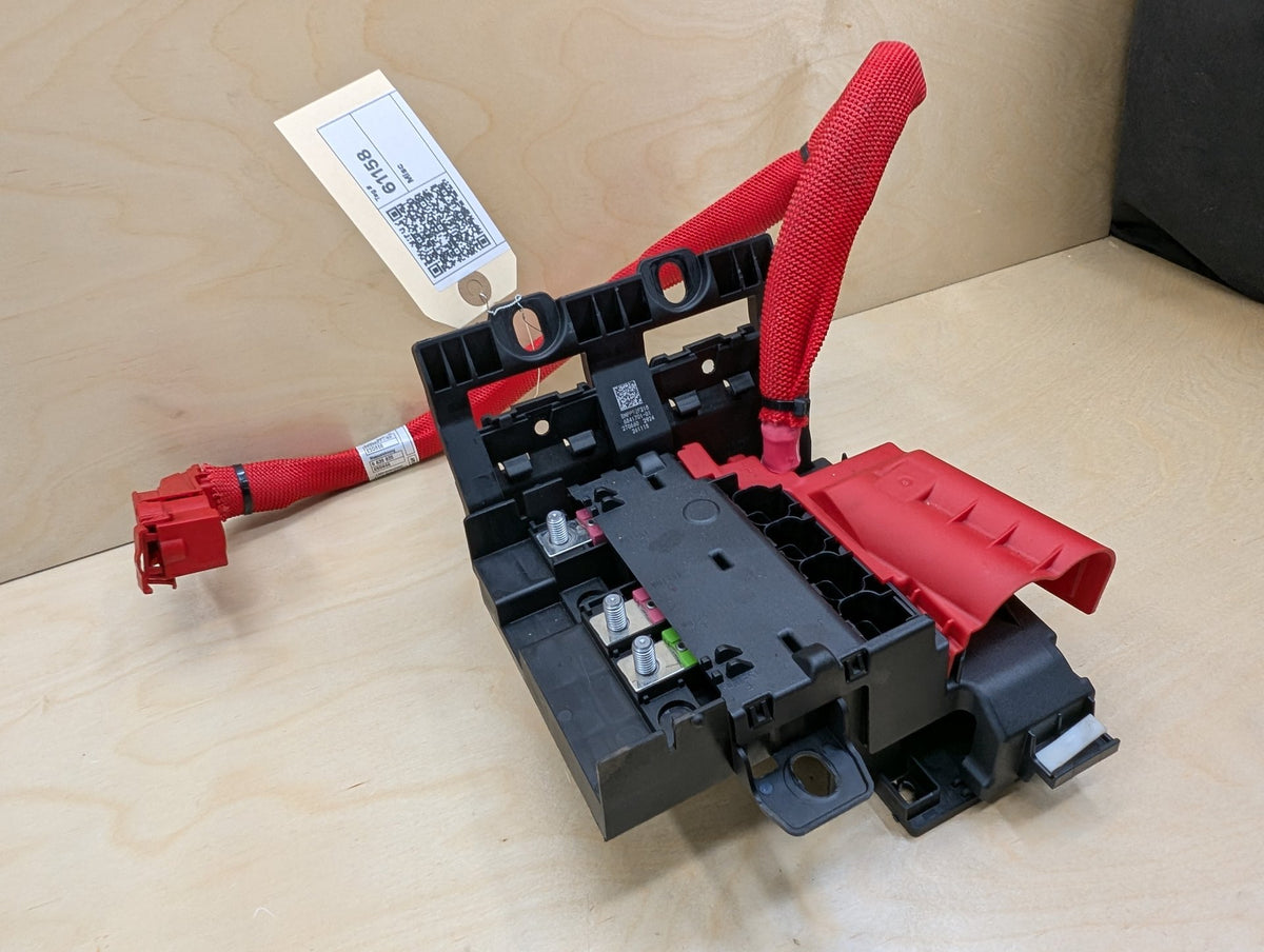 2018-2024 BMW X3 G01 Battery Power Distribution Box 6841701 OEM