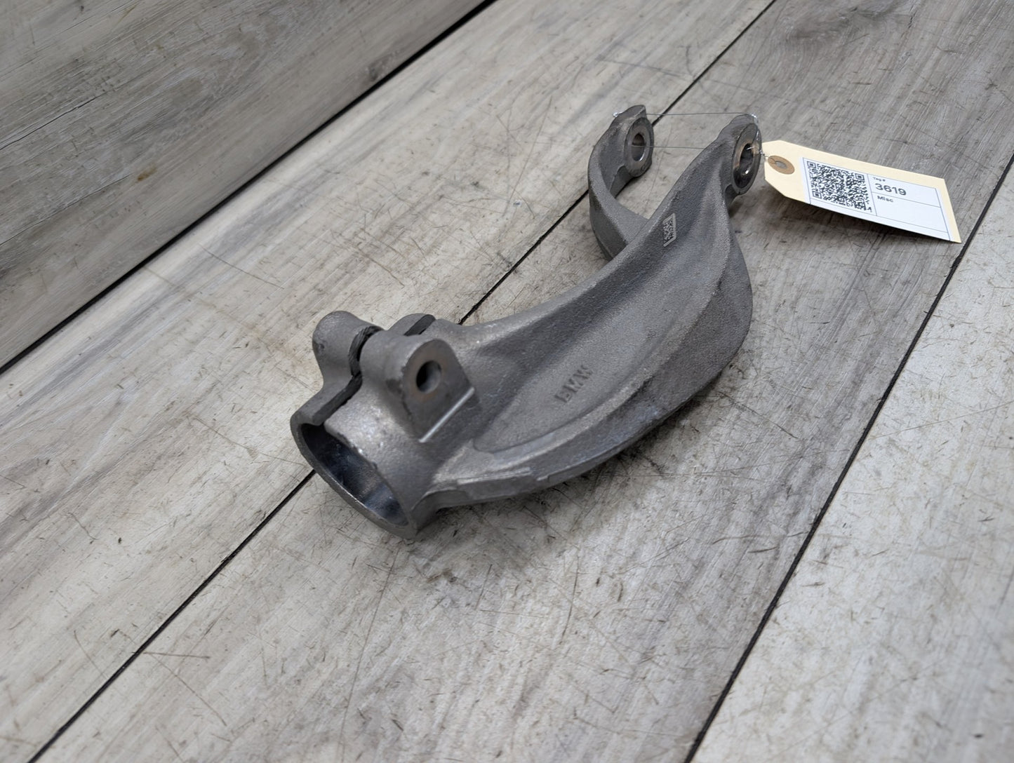 19-26 BMW X5 G05 Front Right Passenger Strut Shock Bracket Mount 6876684