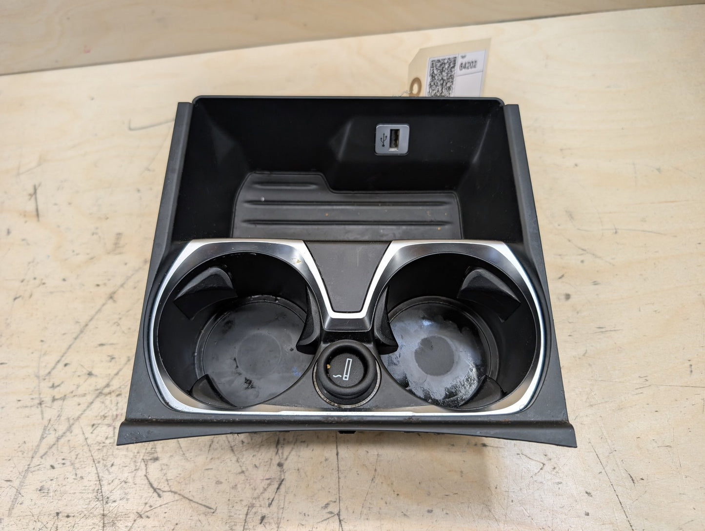 16-19 OEM BMW G11 G12 740 750 M760 Center Console Cup Holder USB Charging Port