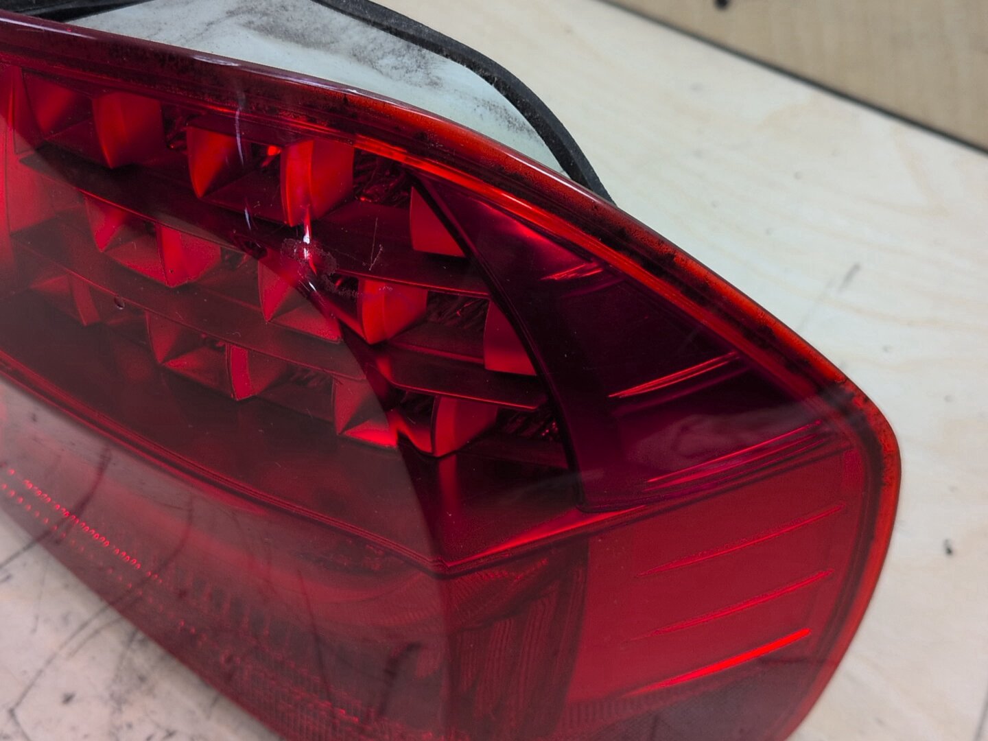 09-11 OEM BMW E90 328 335 M3 LCI Rear Right Passenger Side Outer Tail Light