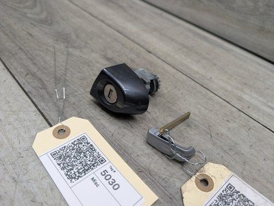 2014-2019 BMW 340 F34 Front Left Driver Key Lock Mechanism w/ Key 7162437 OEM