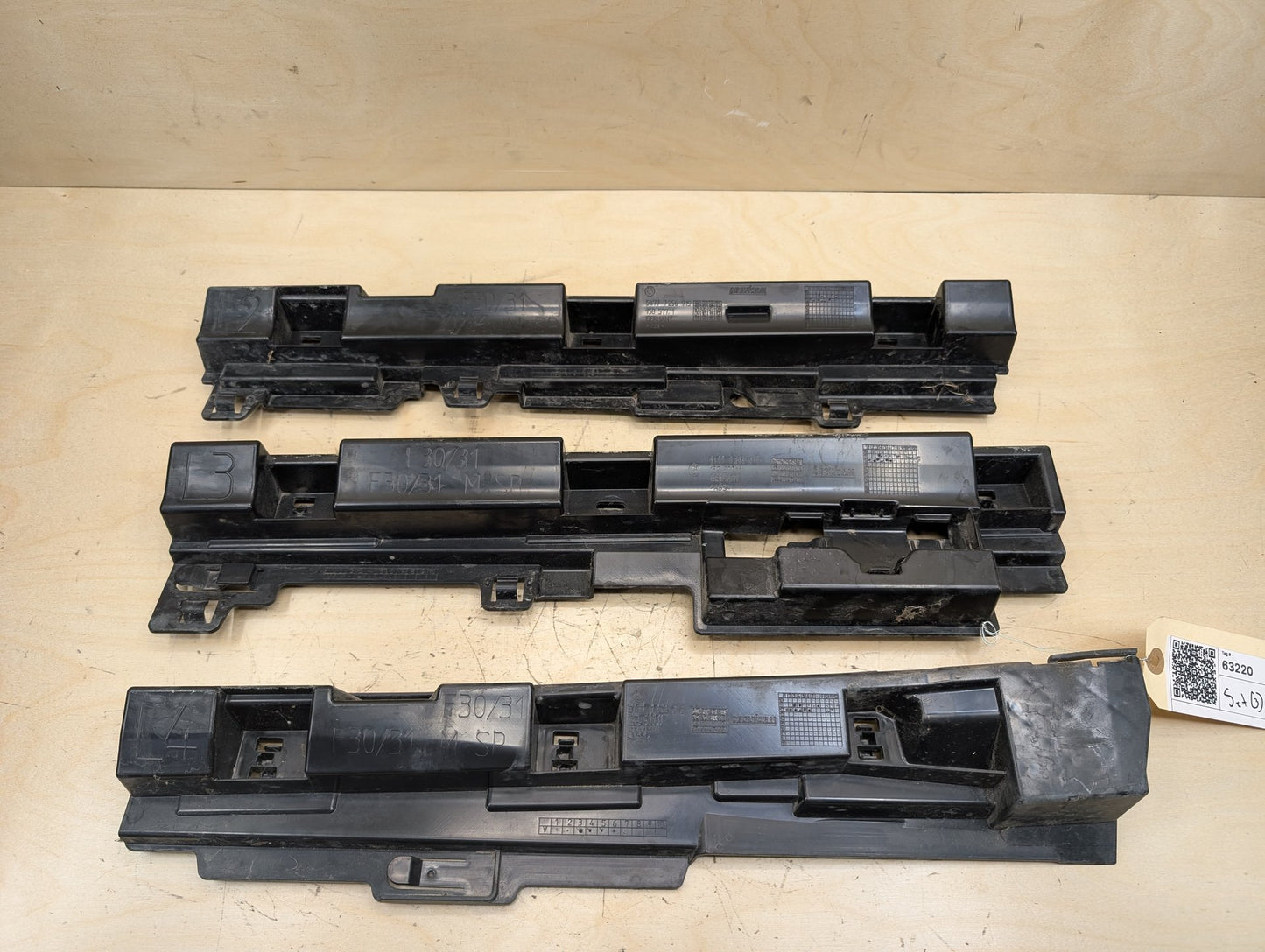 2012-2018 BMW 328i F30 Left Driver Side Skirt Rocker Panel Brackets SET 7256917