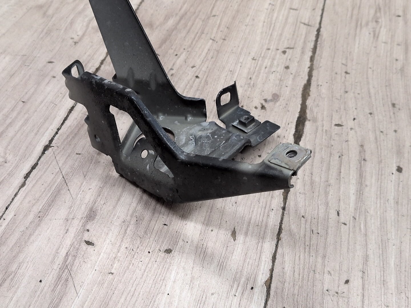 2012-2018 BMW M6 F06 Front Left Driver Fender Brackets SET 7230583