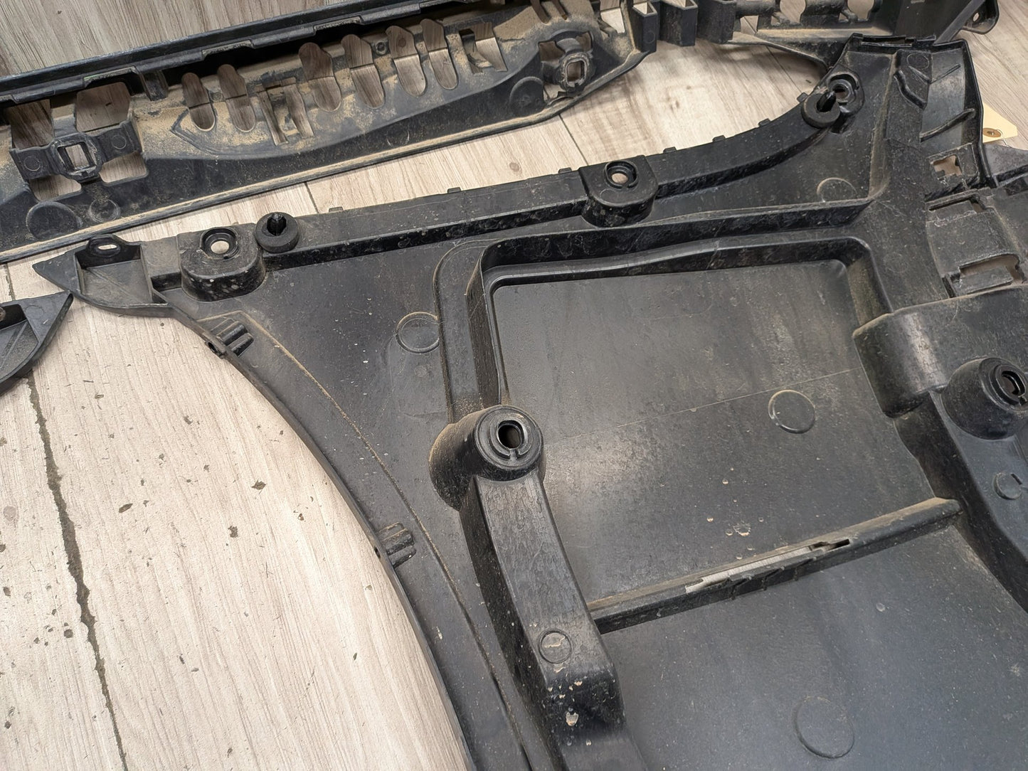 OEM BMW F90 M5 G30 M550 M Sport REAR Center Middle Reinforcement Bracket Mount