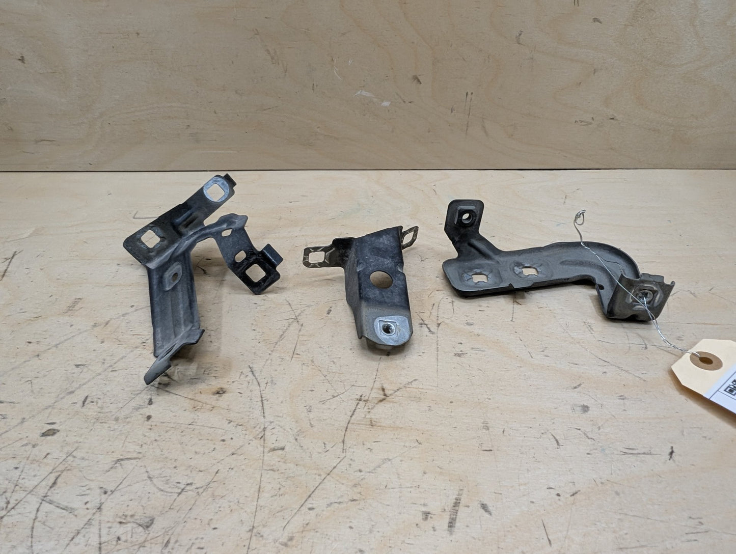 15-20 OEM BMW F80 F82 F83 M3 M4 Left Driver Fender Bracket Mount Carrier SET