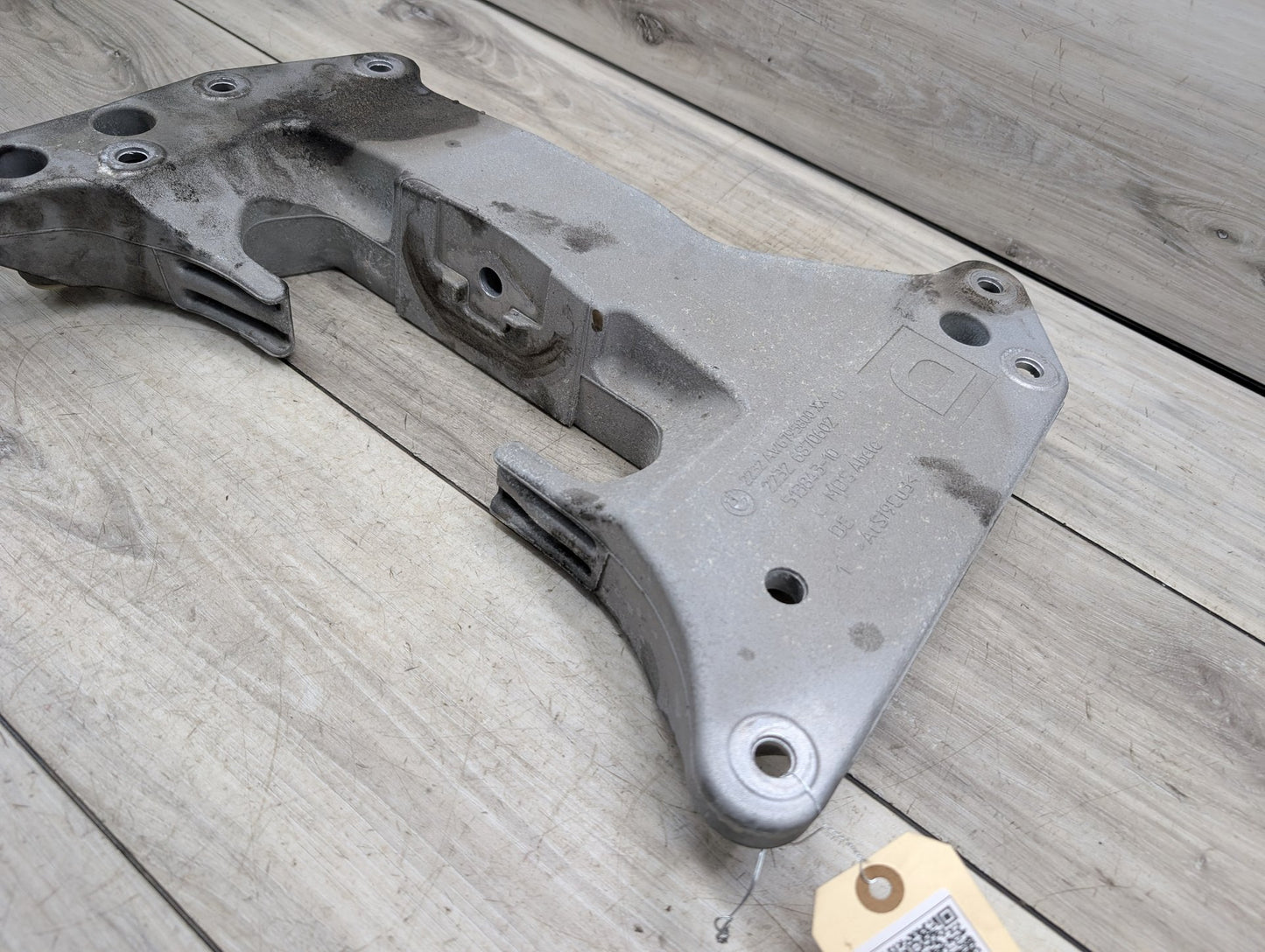 2017-2023 BMW 530i G30 Transmission Mount Bracket 6870602
