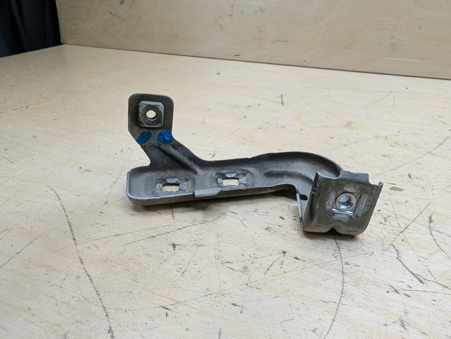 15-20 OEM BMW F80 F82 F83 M3 M4 Left Driver Fender Bracket Mount Carrier SET