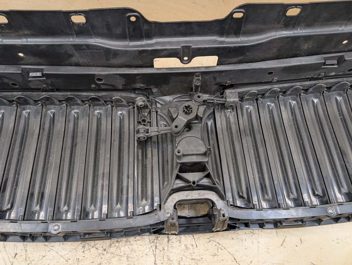 2016-2019 BMW 740i G12 Front Left Right Upper Bumper Cover Kidney Grilles SET 8091760 OEM