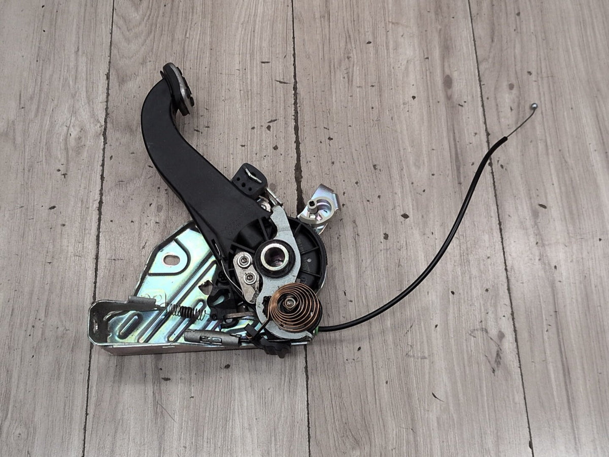 2009-2012 Mercedes-Benz E550 W212 Parking Brake Pedal Assembly A2044201584 OEM