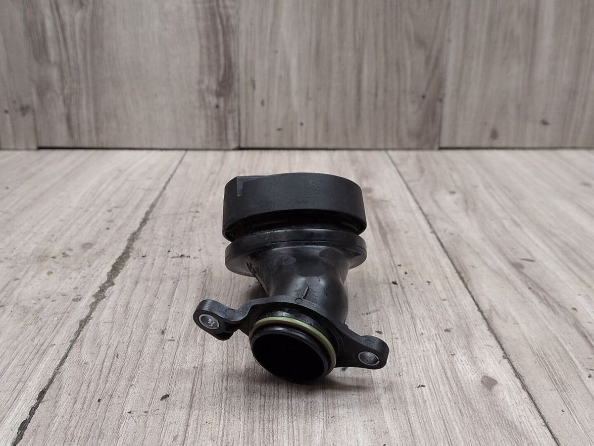 16-19 OEM BMW G12 G30 M550 750 N63R Engine Oil Filler Neck
