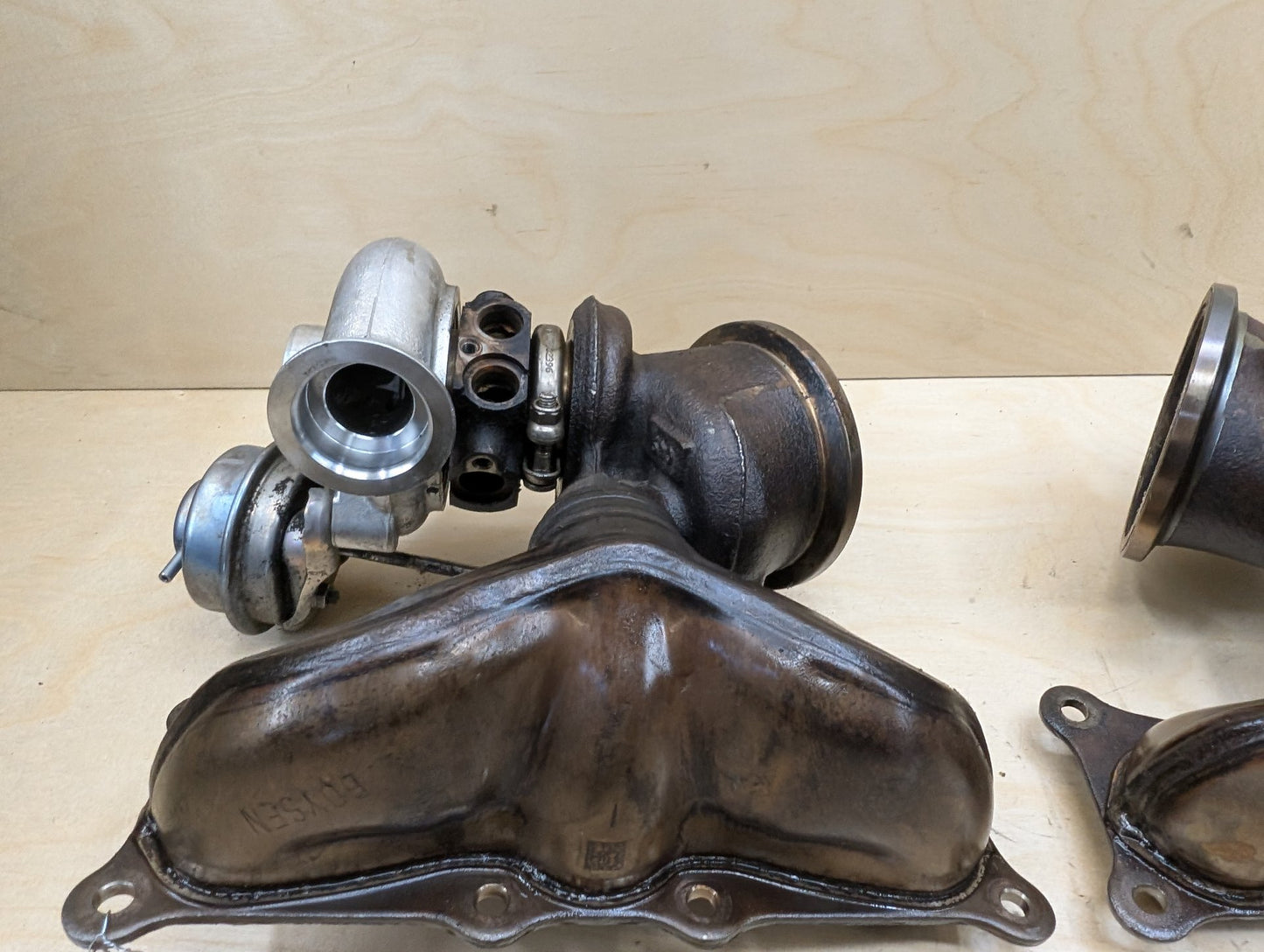 2007-2013 BMW E93 335i N54B30A Engine Motor Turbo Charger w/ Manifold SET 7331333