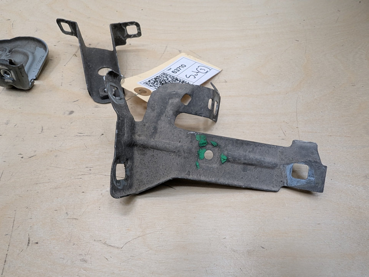 15-20 OEM BMW F80 F82 F83 M3 M4 Left Driver Fender Bracket Mount Carrier SET