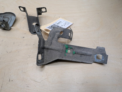 15-20 OEM BMW F80 F82 F83 M3 M4 Left Driver Fender Bracket Mount Carrier SET
