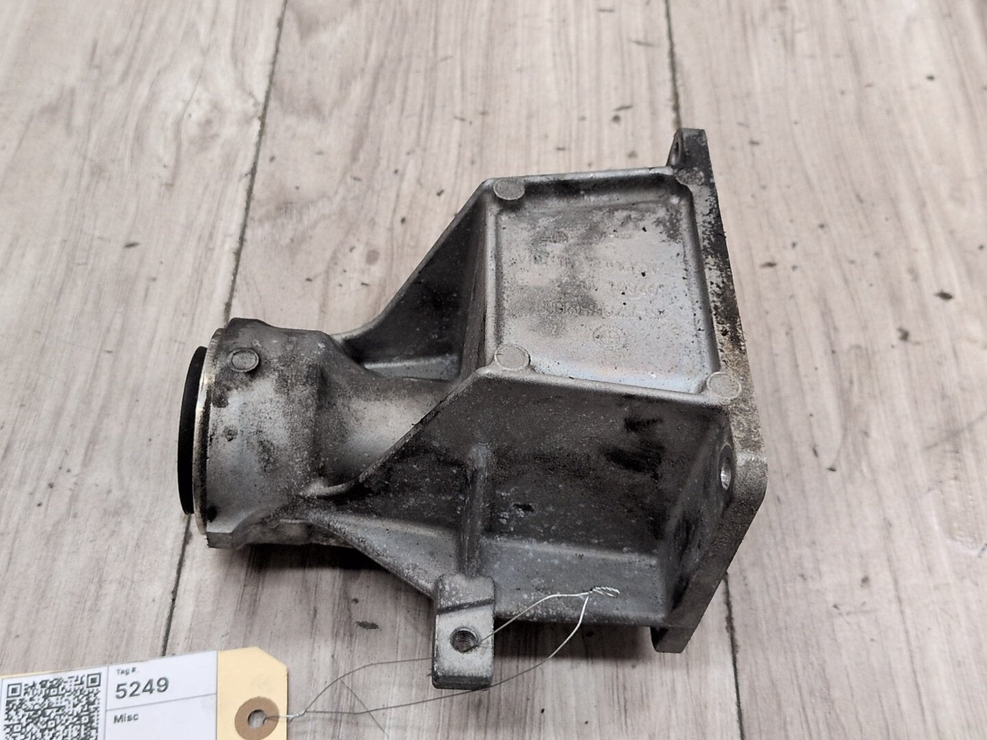 2004-2010 BMW X3 E83 Front Differential Axle Carrier Support Mount Bracket 7527386
