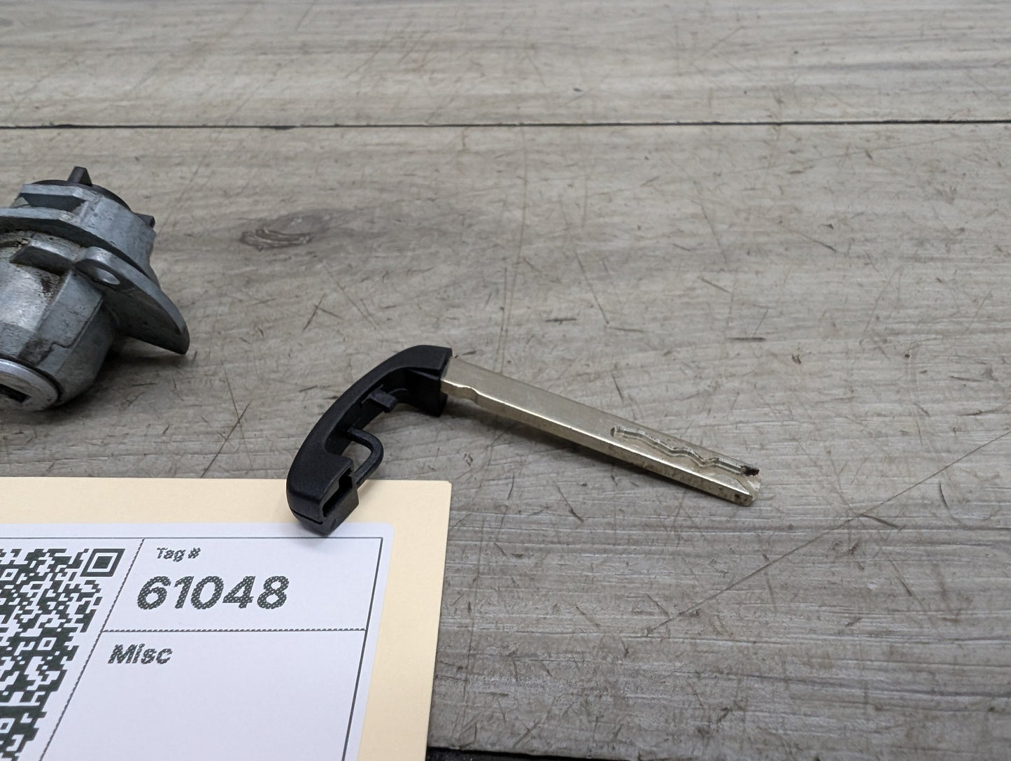 2011-2016 BMW 535i F10 Front Left Driver Key Lock Mechanism w/ Key 7265083