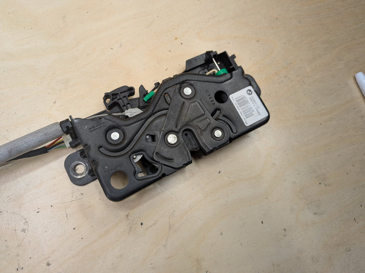 2018-2024 BMW X3 G01 Lower Liftgate Tailgate Lock Latch Actuator SET 7357112 OEM