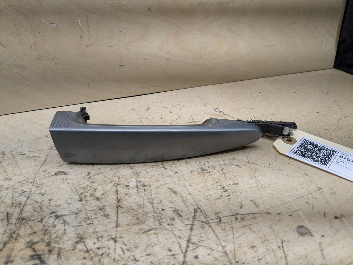 2008-2013 BMW 135i E88 Front Right Passenger Door Handle 7207558