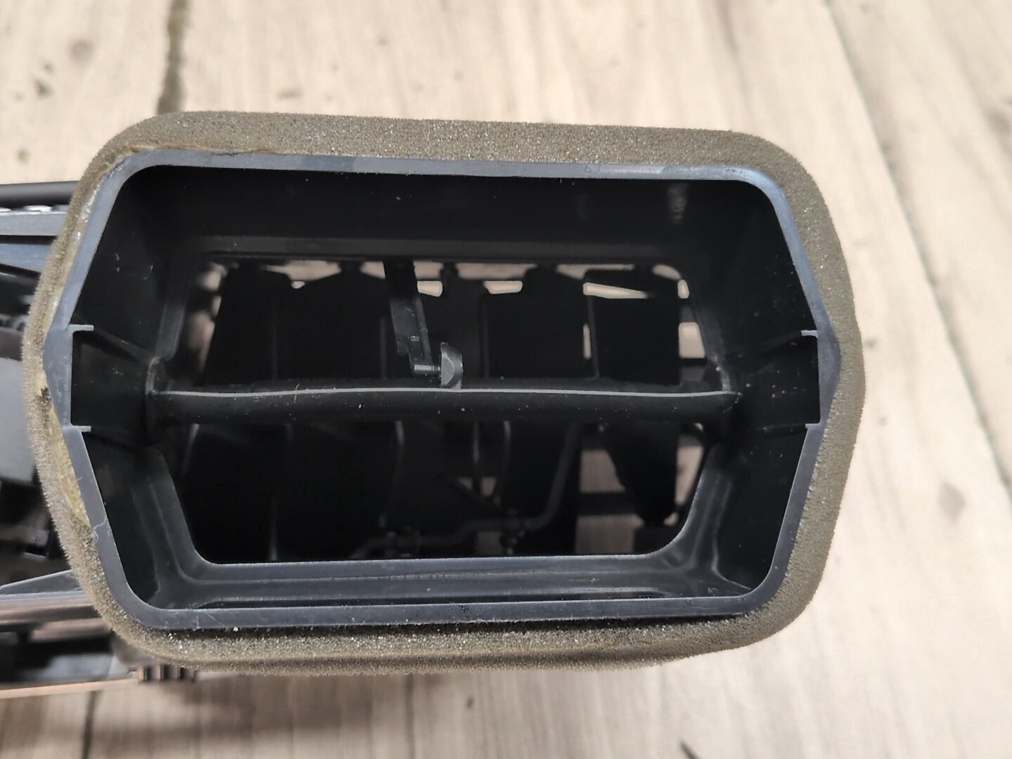 2015-2018 Audi Q3 8U Dashboard Dash Board Middle Center Air Vent 8U1820951C
