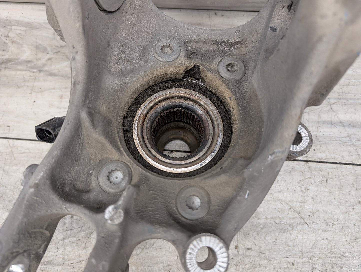 2008 - 2017 Audi S5 8T Rear Right Passenger Spindle Knuckle w/ Bearing 8K0505436A