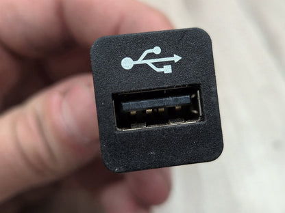 OEM BMW F30 F36 F80 F82 F83 M3 M4 F90 G01 G05 G12 G20 G30 X3 X5 USB Socket Port