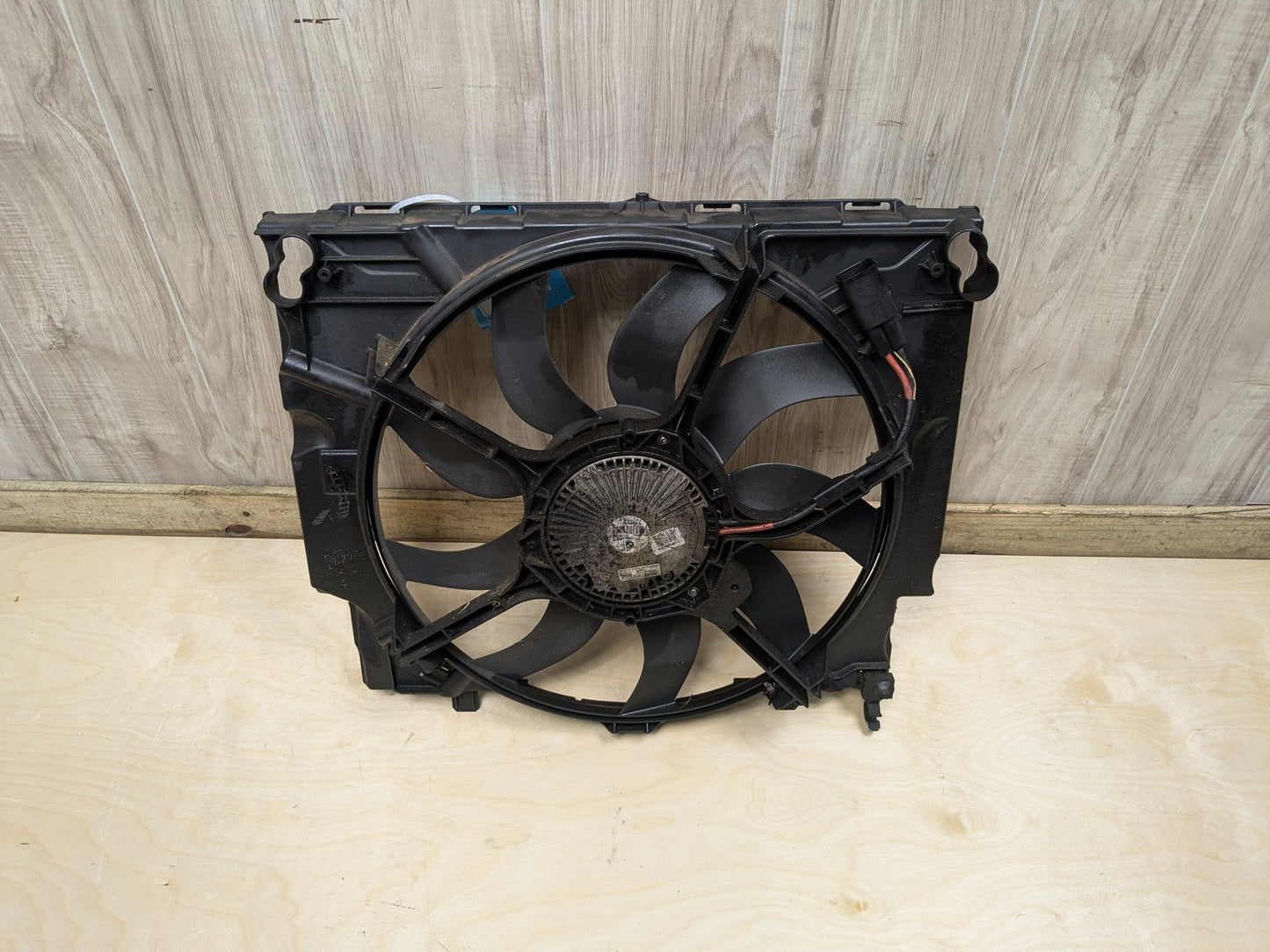 2008-2010 BMW 535i E60 Radiator Fan Shroud Housing w/ Motor 7603658 850w