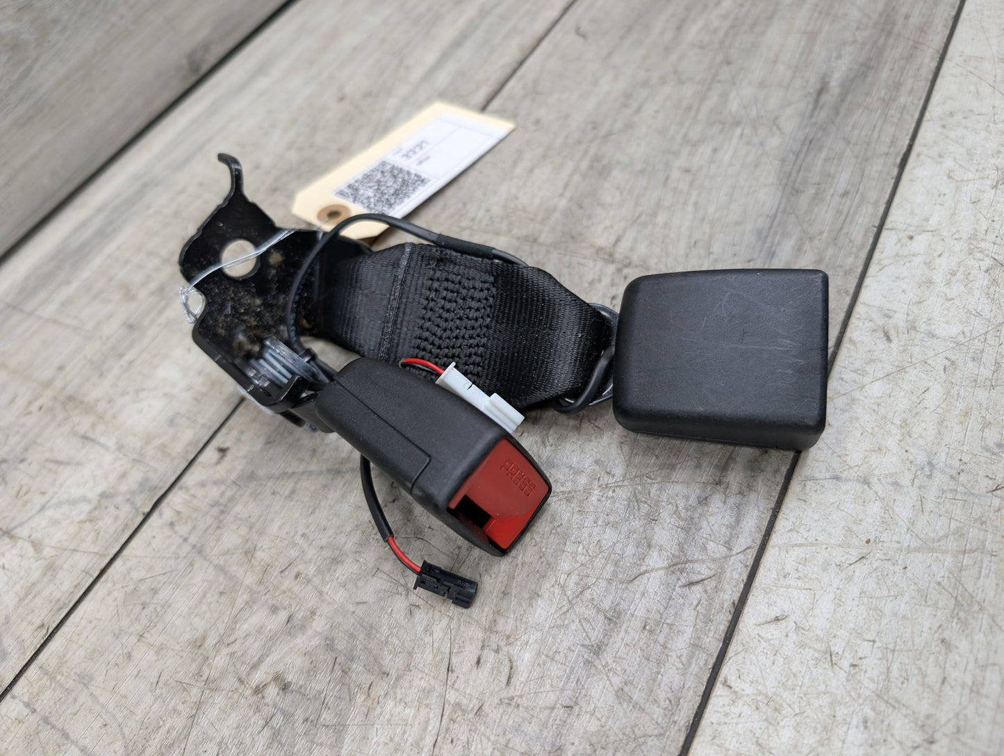OEM BMW F95 F96 G05 G06 X5 X6 Rear Right Passenger 2nd Row Seat Belt Buckle