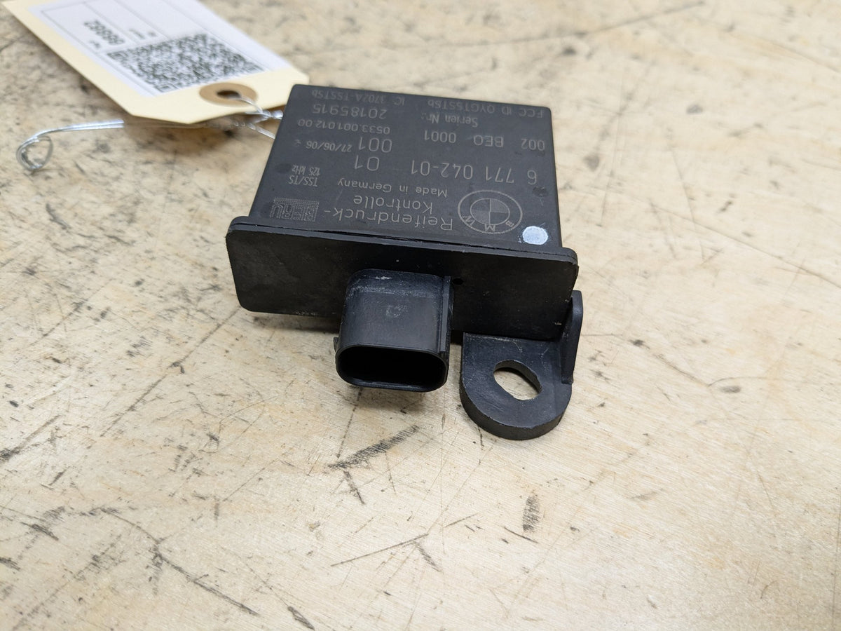 2007-2013 BMW 335i E92 TPMS Tire Pressure Monitoring System Module 6771042 OEM
