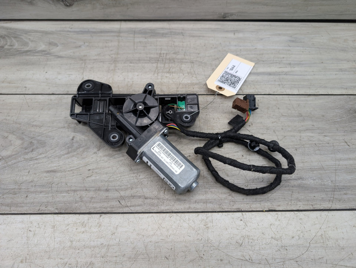 2021-2026 BMW 430i G22 Left Driver Rear Seat Belt Retractor Extender Arm Motor 5A05245