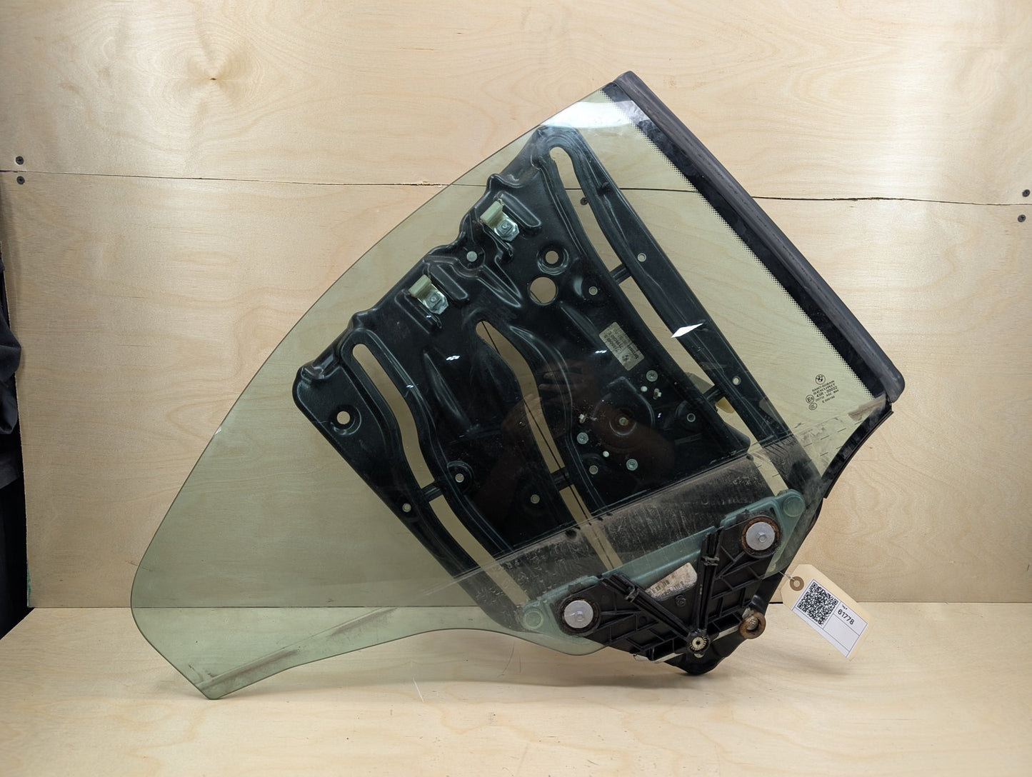 2007-2013 BMW 335i E93 Rear Right Passenger Door Window Glass w/ Motor Regulator 7198174