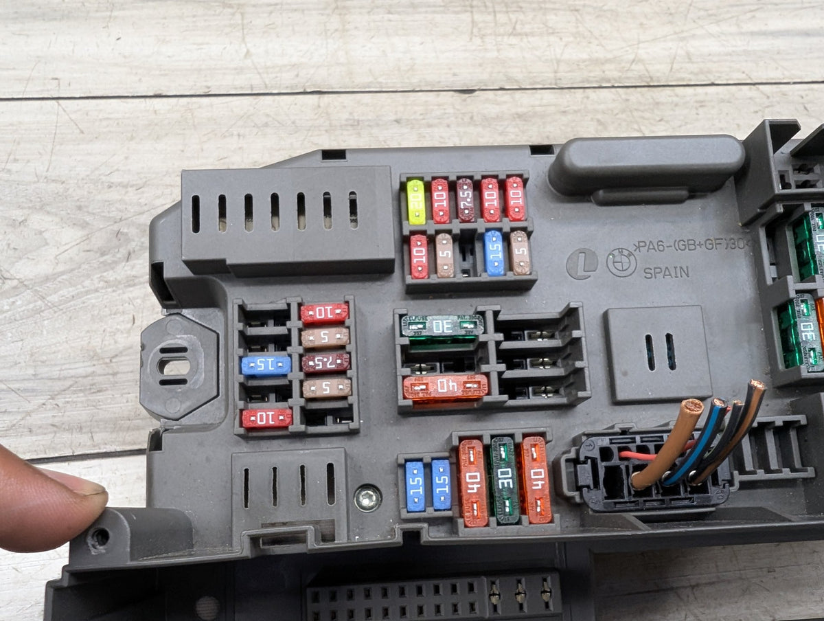 2007-2013 BMW X5 E70 Front Power Distribution Fuse Box 9145115 OEM