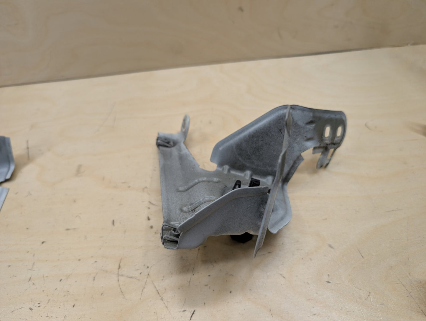 2011-2016 BMW X3 F25 Front Right Passenger Fender Brackets SET 7267328