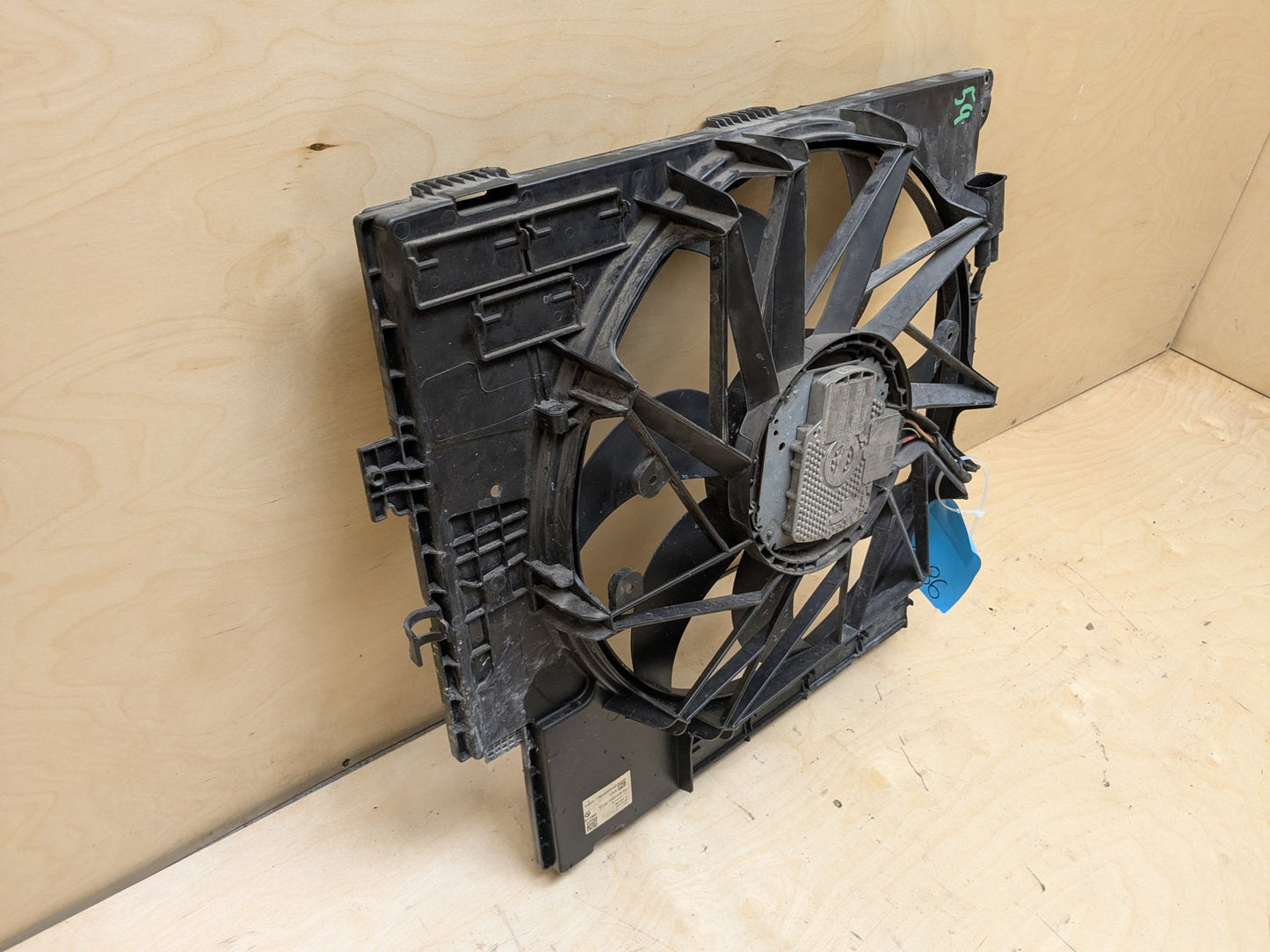 2011-2016 BMW X3 F25 Radiator Fan Shroud Housing w/ Motor 7601176