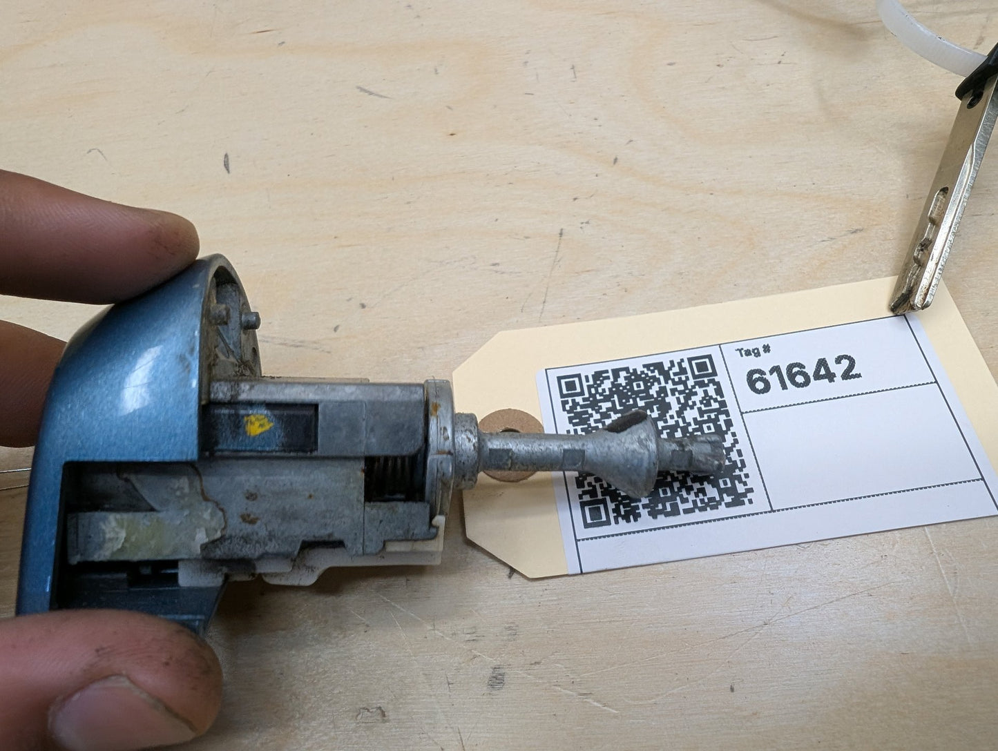 2007-2013 BMW 335i E93 Front Left Driver Key Lock Mechanism w/ Key 7187853