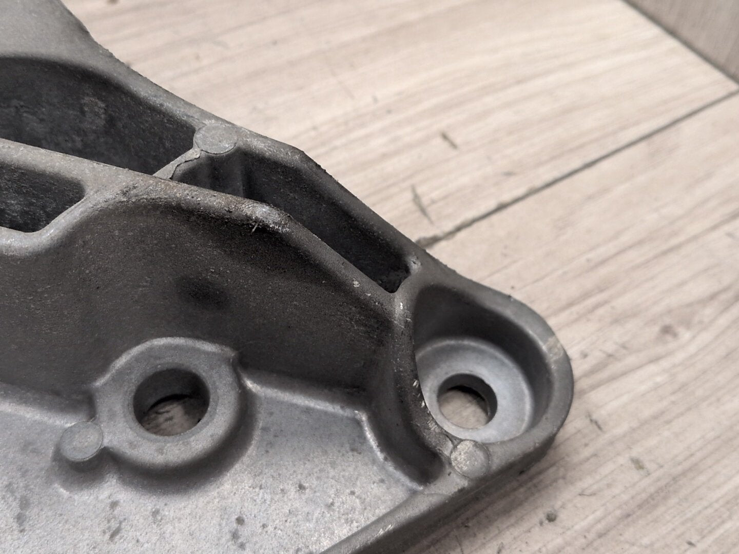 2018-2024 BMW X3 G01 Gearbox Transmission Mount Bracket 9485332